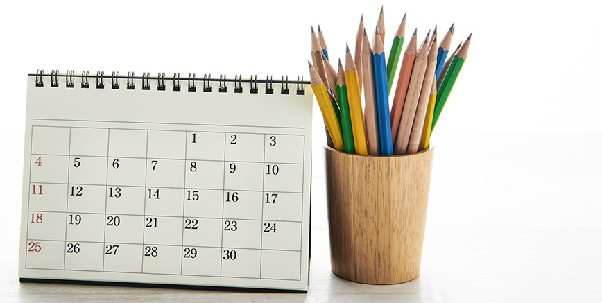 A calendar and pencil pot